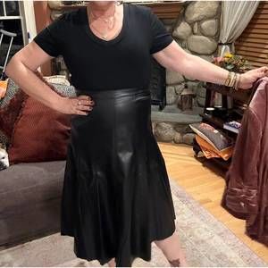 NEW SKIES ARE BLUE faux leather skirt in black